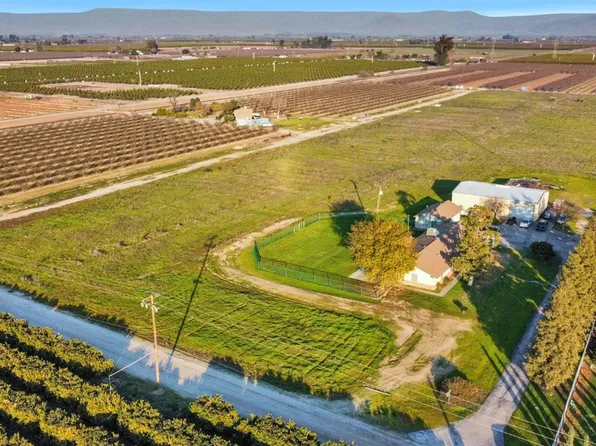 1136 S Del Rey Ave, Sanger, CA 93657