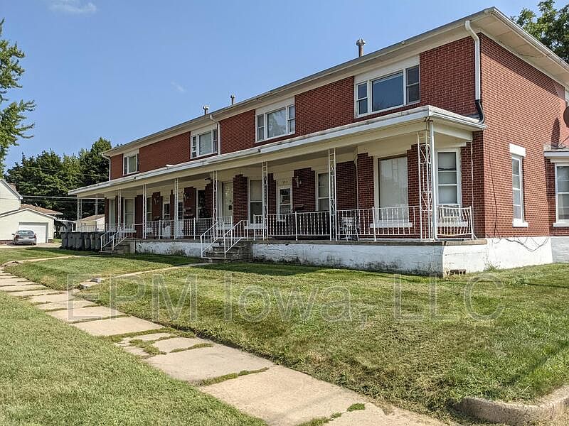 1st image of 302 1/2 1st St SE