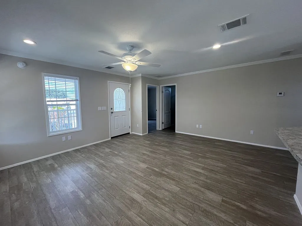 2 bed, 2.0 bath, 1147 sqft, $1,599 — Photo 3