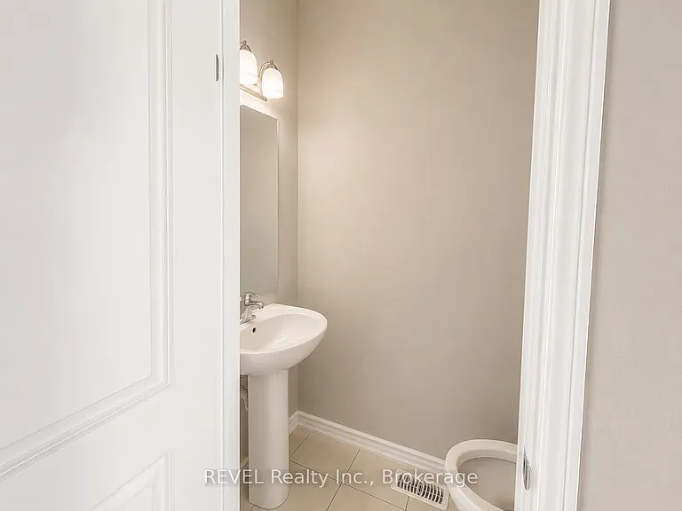 4 McLaughlin St — Photo 9