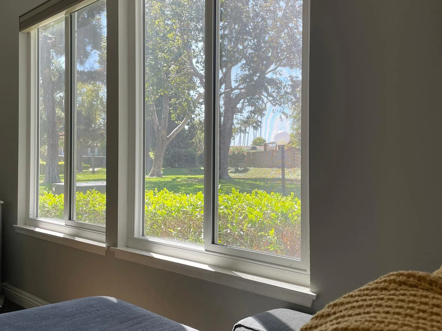 3 bed, 2.5 bath, 1240 sqft, $4,100 — Photo 3