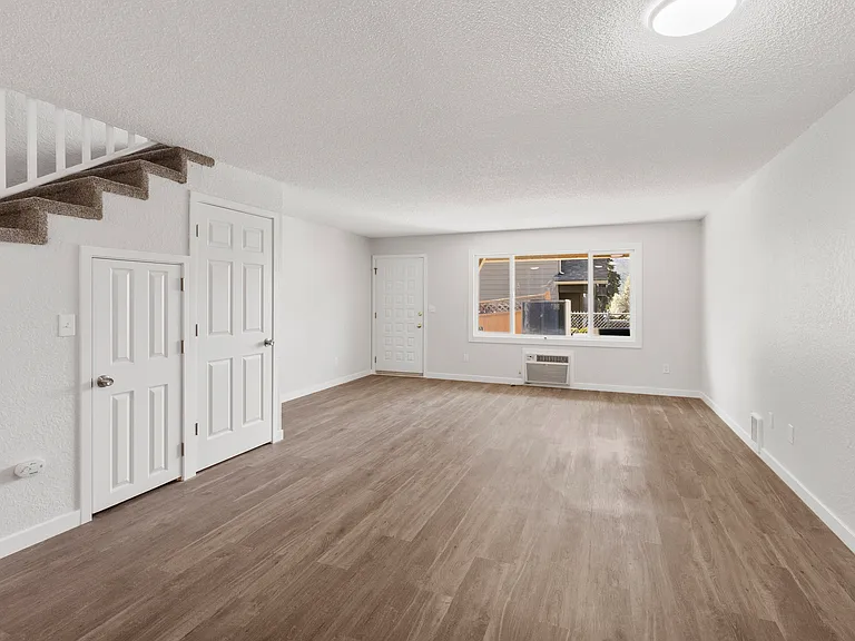 Columbia Crest Townhomes — Photo 16