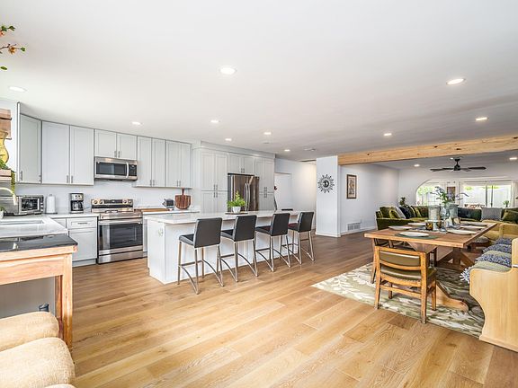 Stunning and spacious rooms perfect for entertaining!