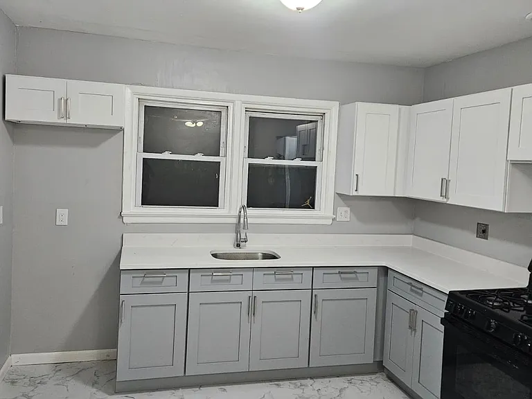 158 3rd Ave #2R — Photo 10