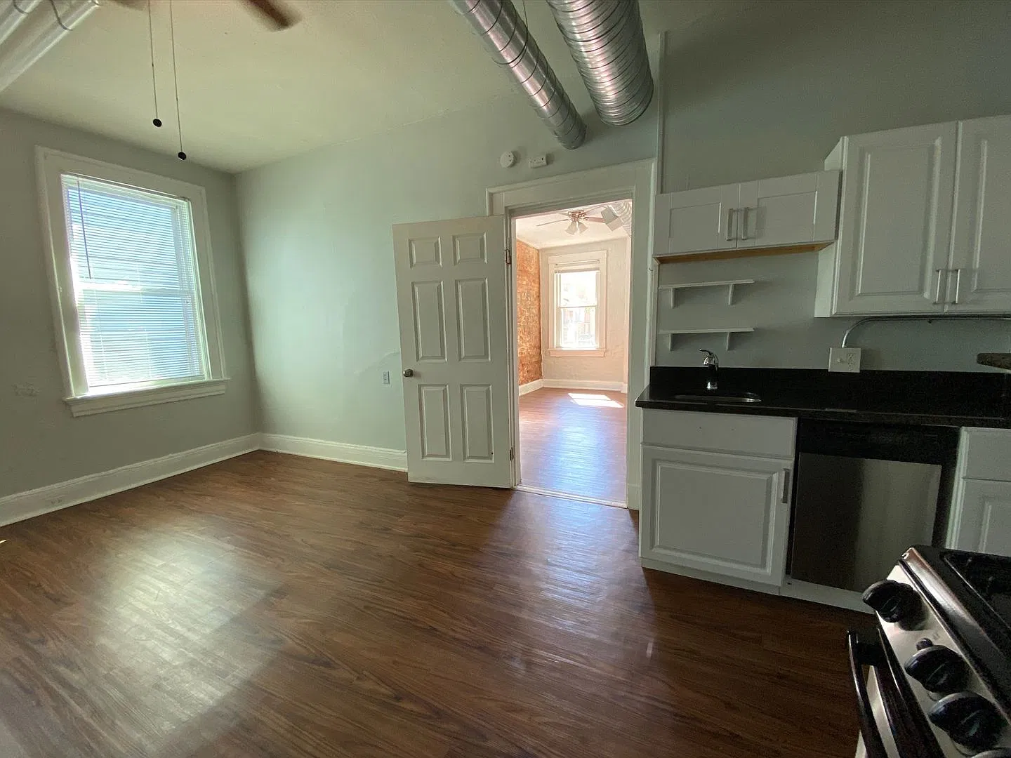 2337 W Clifton Apartments — Photo 3