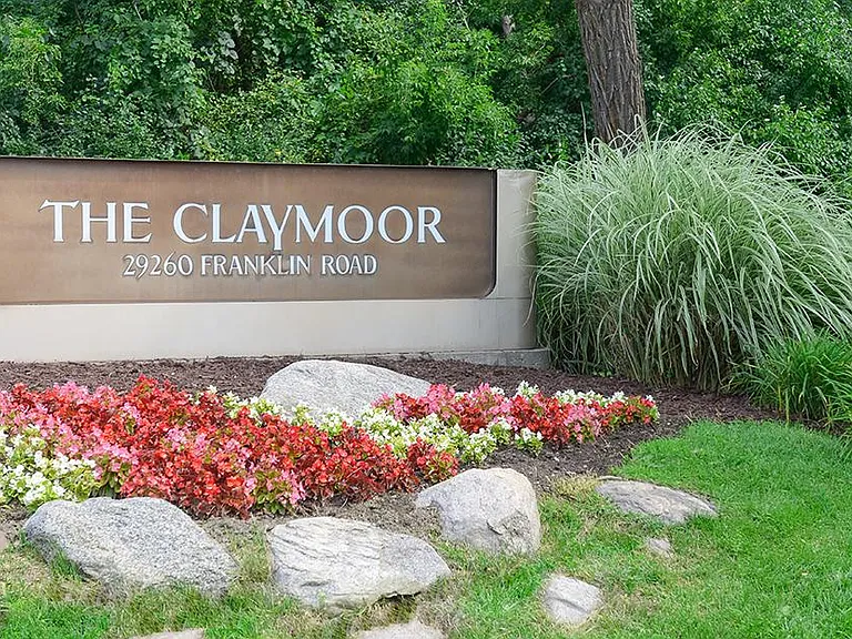 Claymoor Luxury Apartments — Photo 41