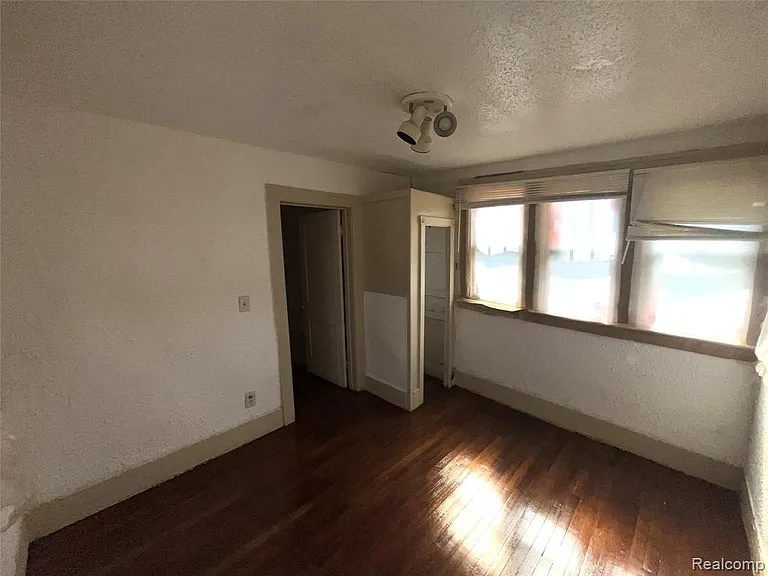 106 Geneva St — Photo 10
