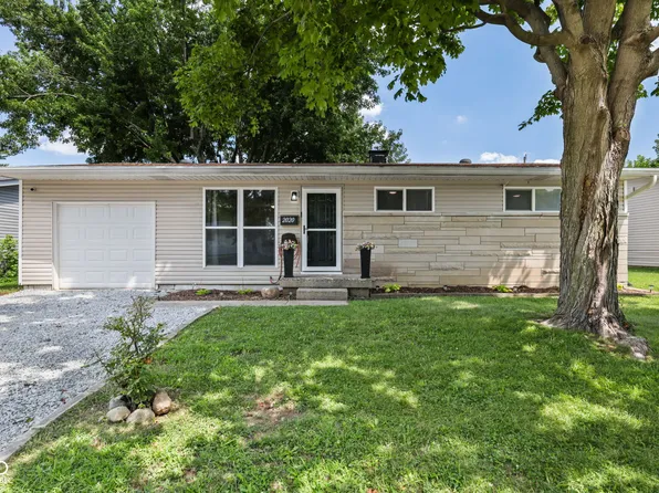 2020 Newcomer Ln, Beech Grove, IN 46107