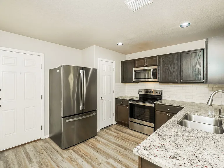 3215 Pedernales Dr — Photo 8