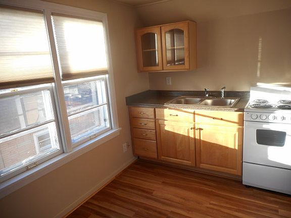 3rd image of 835 Wyoming Ave