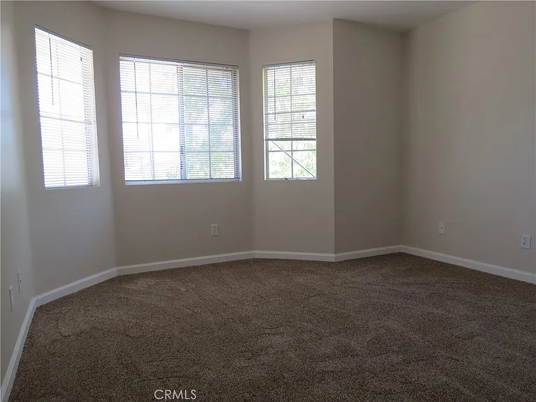 572 N Orange St — Photo 27
