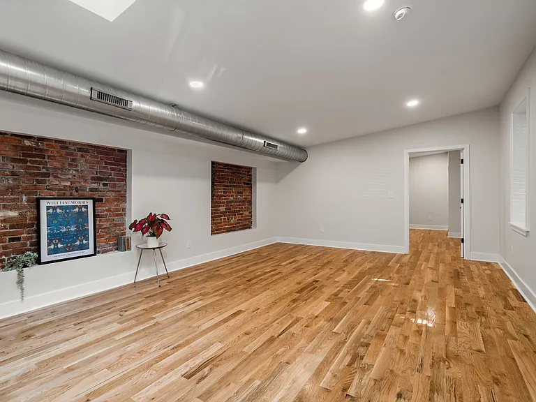 1629 E Eyre St — Photo 22