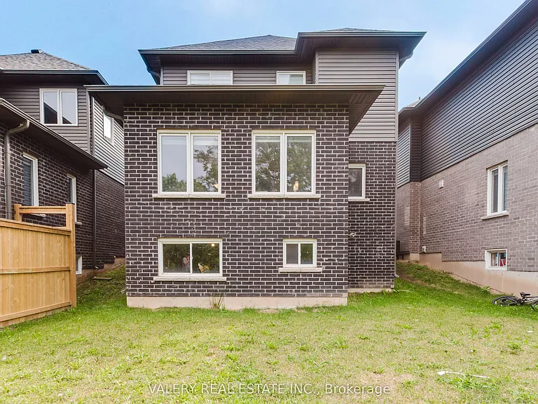 133 Caroline St — Photo 37