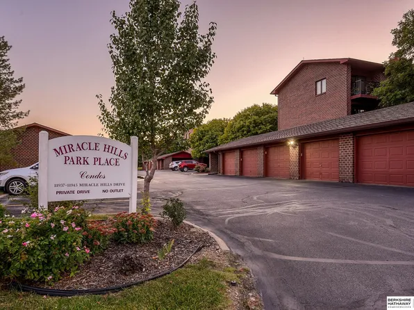11945 Miracle Hills Dr APT 20, Omaha, NE 68154