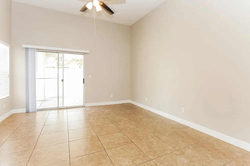3 bed, 2.0 bath, 1252 sqft, $3,080 — Photo 3