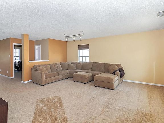3rd image of 10890 Parker Dr