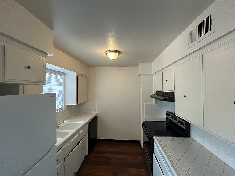 6019 N College Ave #M — Photo 2