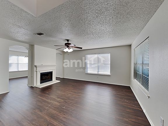 3rd image of 716 Raven Dr