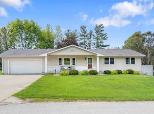 397 Lake View Dr NE, Solon, IA 52333