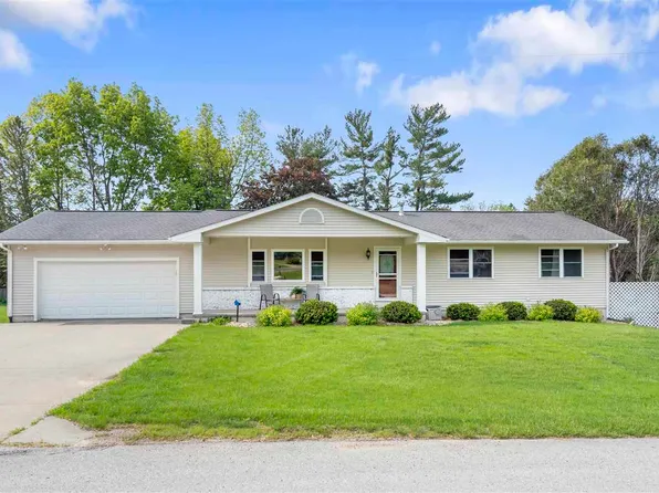 397 Lake View Dr NE, Solon, IA 52333