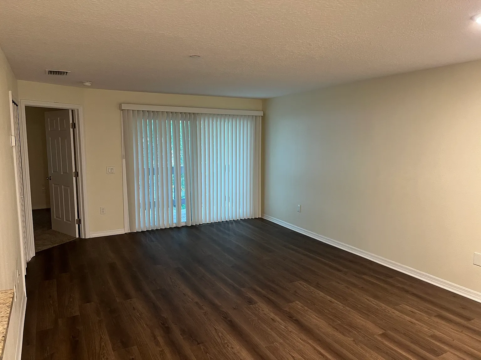 3 bed, 1100 sqft, $1,895 — Photo 4