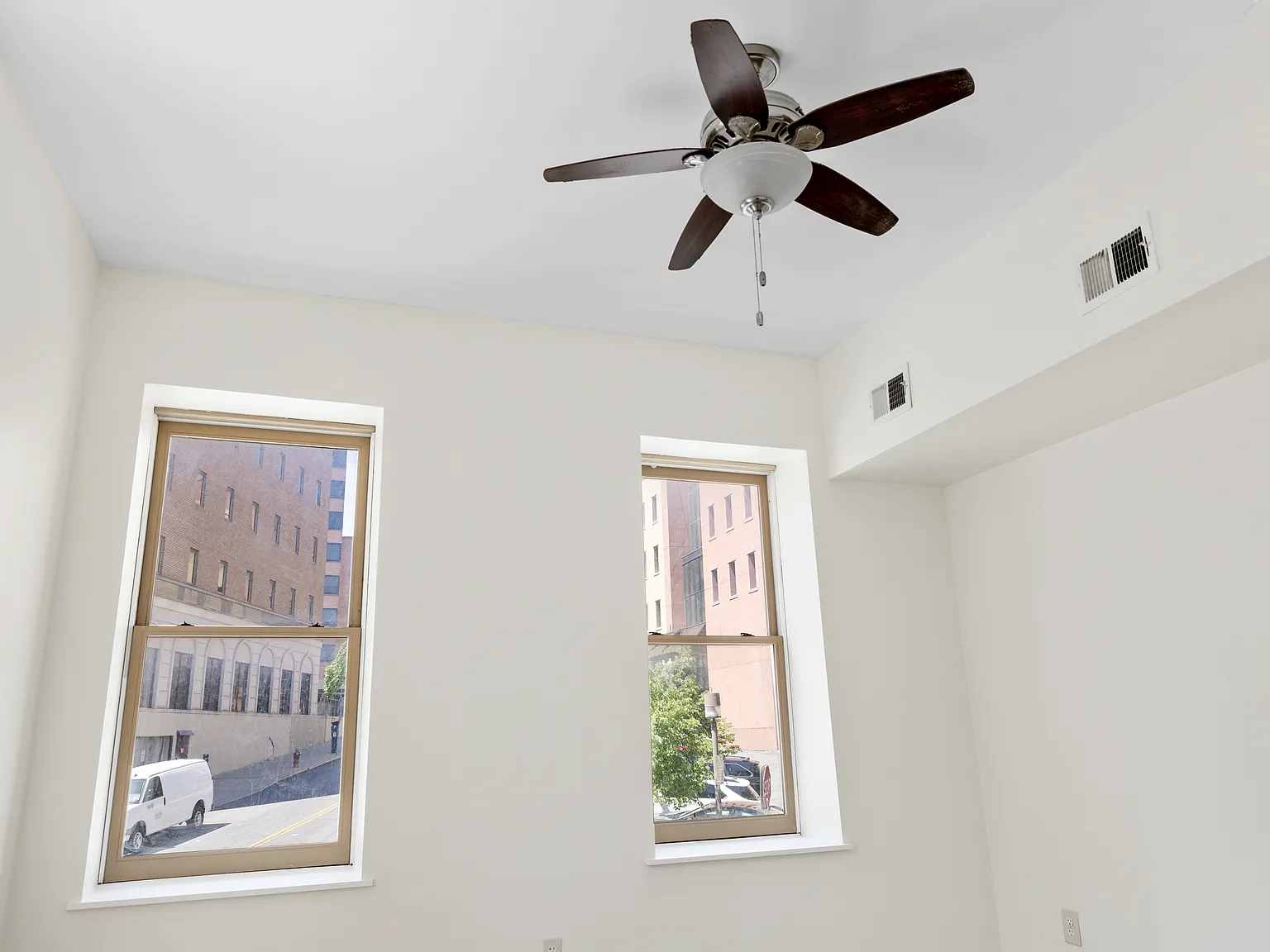 111 Pine St — Photo 3