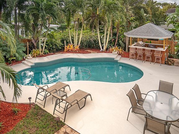 3rd image of 100 SE Saint Lucie Blvd