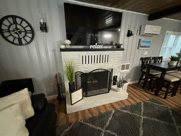 4562 Haney Rd — Photo 8