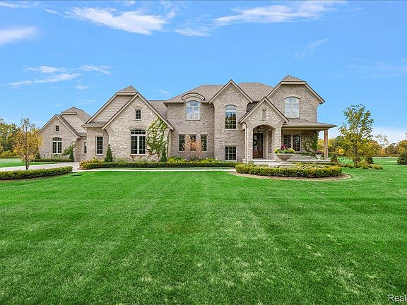 3rd image of 62477 Rosina Ct