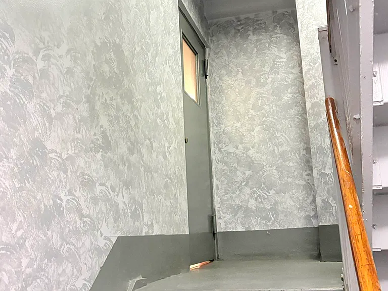 143 E 39th St #1 — Photo 11