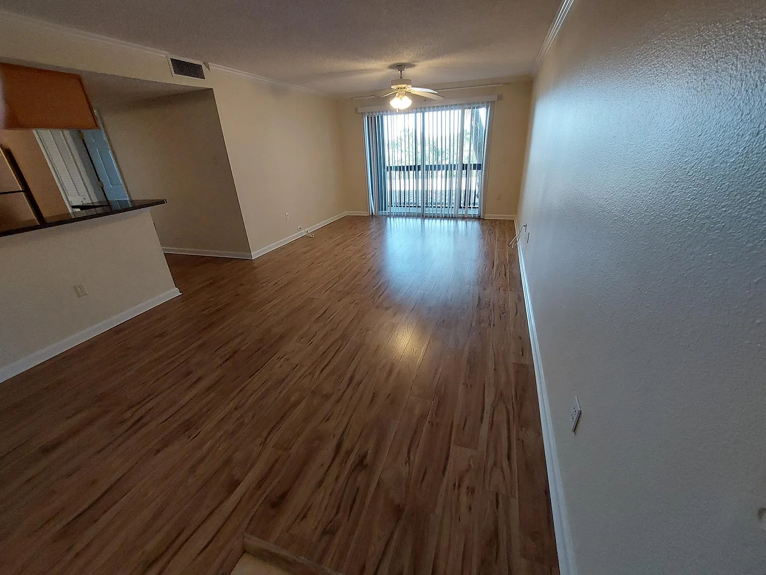 3 bed, 1137 sqft, $2,000 — Photo 2