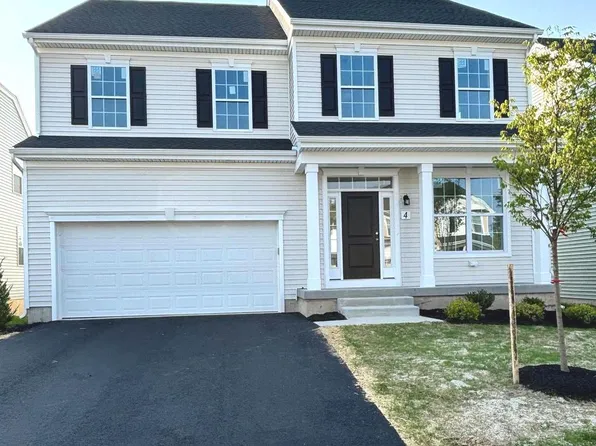 4 Misty Meadow Ln, Hamilton, NJ 08619
