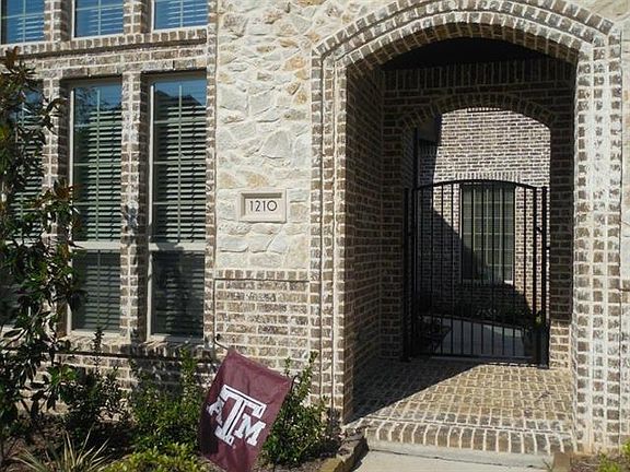 3rd image of 1210 Huron Dr