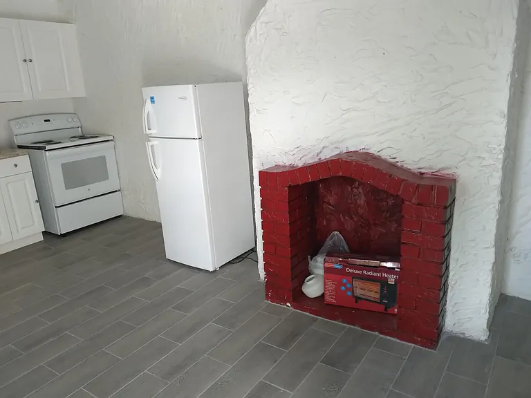 2023 Delphia St — Photo 4