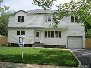 102 Little Plains Rd, Huntington, NY 11743