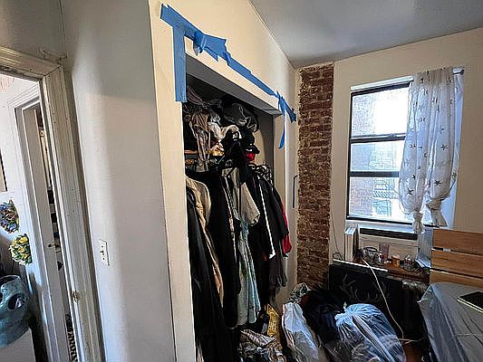 4th image of 202 E 7th St APT 1E