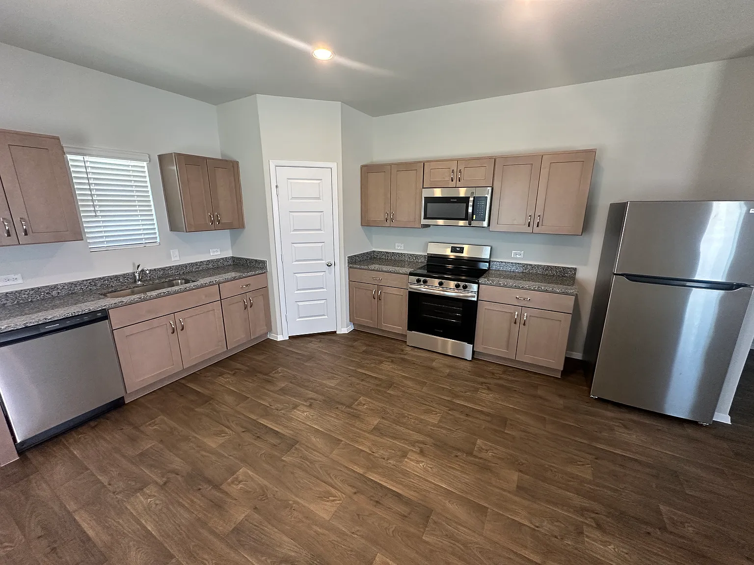 4 bed, 1468 sqft, $2,150 — Photo 4