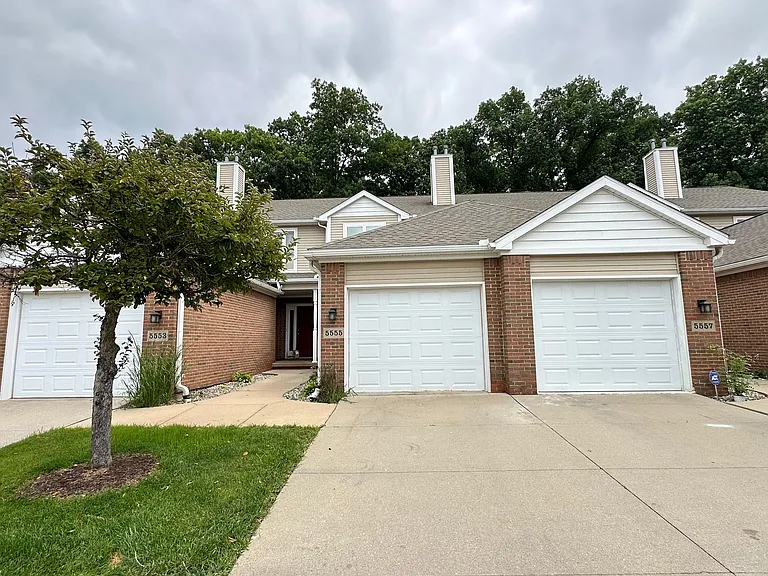 5555 Woodruff Shore Dr — Photo 1