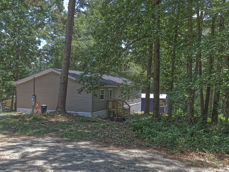 1527 Twin Valley Trl — Photo 3