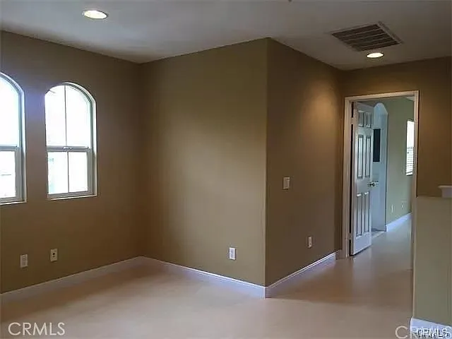 3 bed, 2.5 bath, 1549 sqft, $4,400 — Photo 4