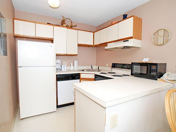 3rd image of 1615 S Lake Park Boulevard #1108