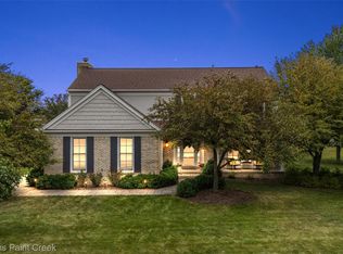 1568 Grandview Dr, Rochester Hills, MI 48306