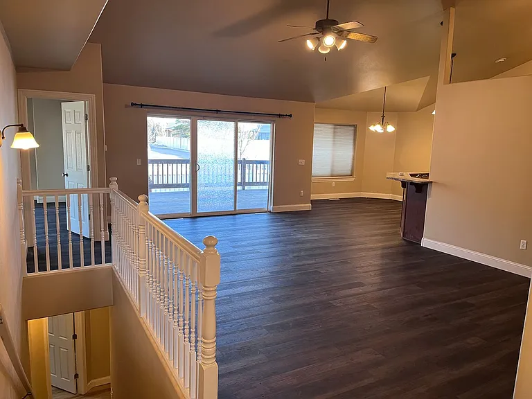 3285 Banff Ave — Photo 2
