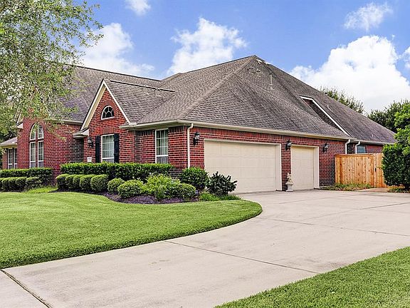 2nd image of 11906 Crescent Bluff Dr