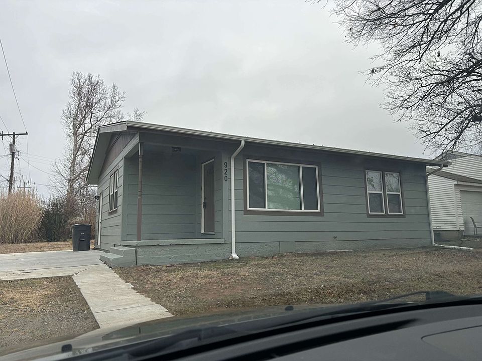 1st image of 920 W 16th St