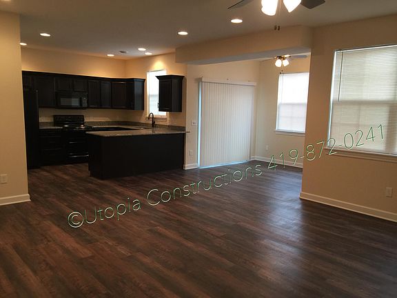Open plan- Kitchen w/ breakfast overhang, Sunroom,