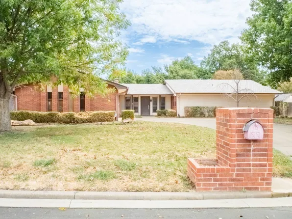 1403 NW Keystone Dr, Lawton, OK 73505