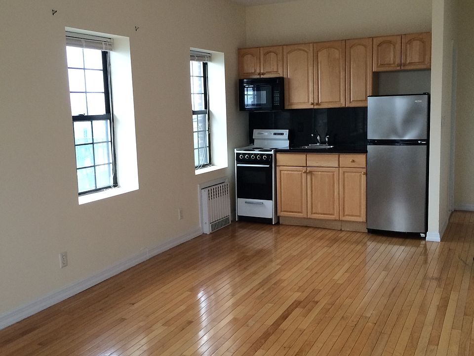 2nd image of 890 W Beech St APT 2I