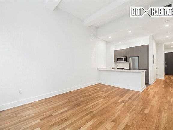 5th image of 321 W 37th St APT 6H