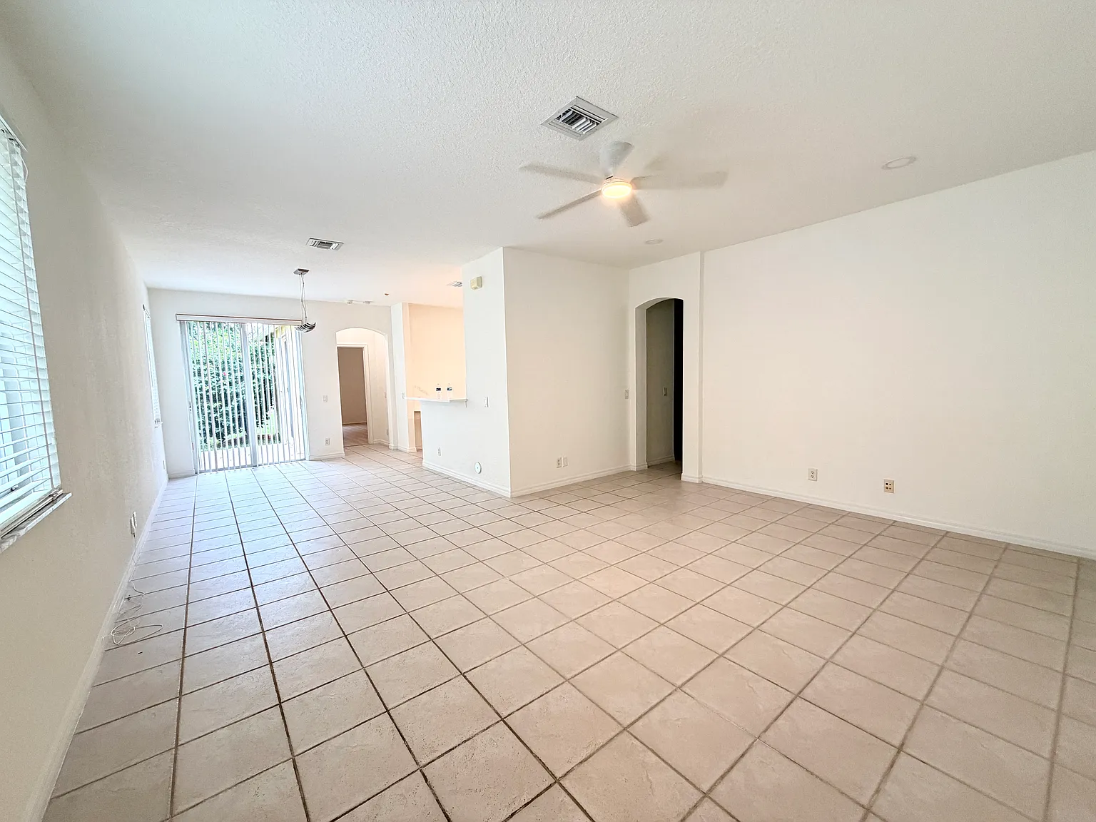 3 bed, 1434 sqft, $3,900 — Photo 4